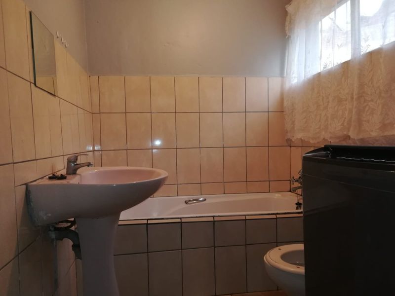 Charming 2-Bedroom Home with Bonus Outbuilding in Convenient Schauderville - Photo 8