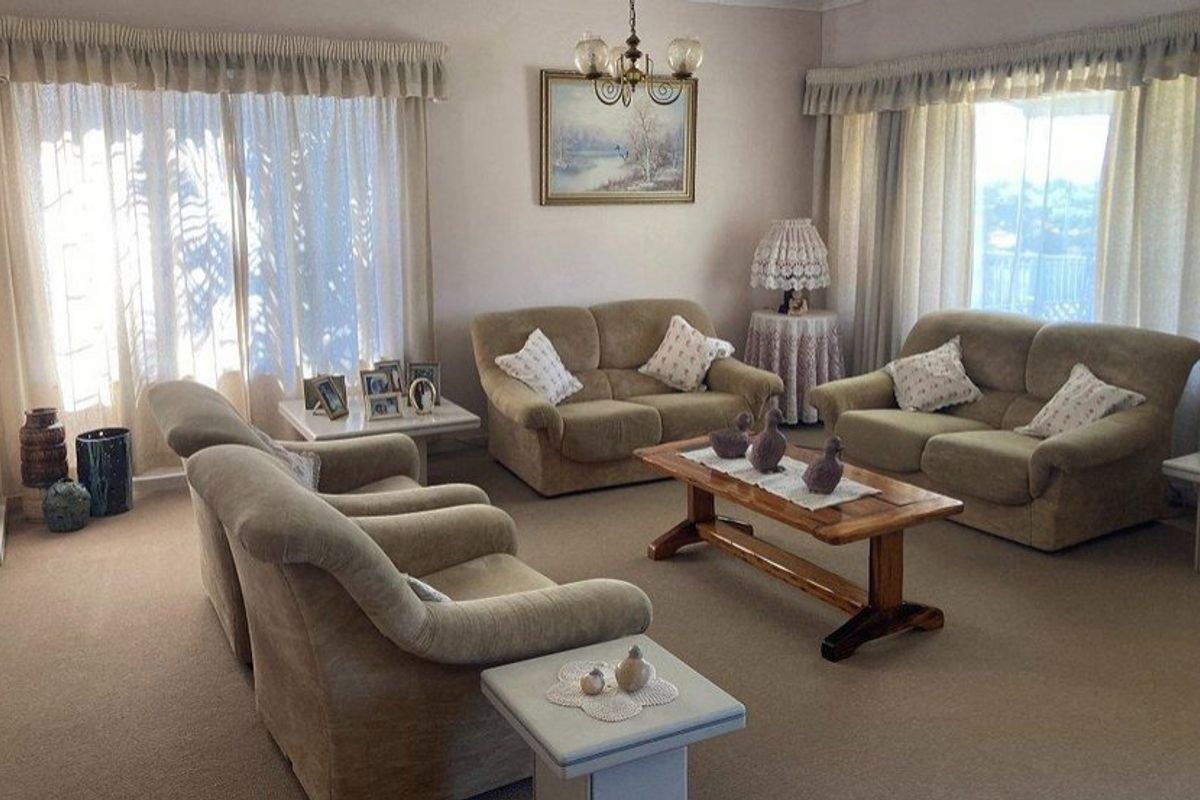 PPRA Registered Shared Mandate "Stunner in Saxilby, with Sparkling Pool" - Photo 3