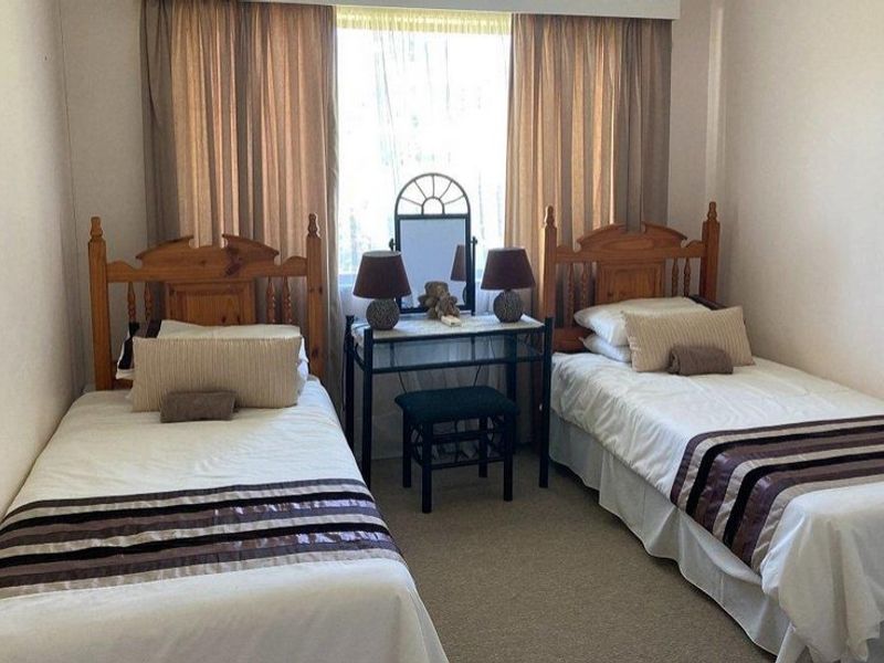 PPRA Registered Shared Mandate "Stunner in Saxilby, with Sparkling Pool" - Photo 5