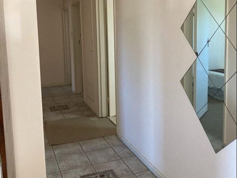 PPRA Registered Shared Mandate "Stunner in Saxilby, with Sparkling Pool" - Photo 9