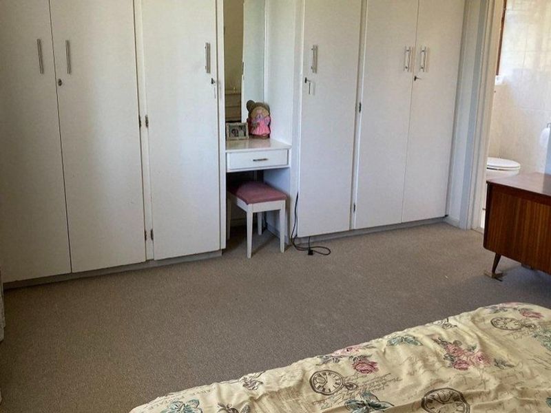 PPRA Registered Shared Mandate "Stunner in Saxilby, with Sparkling Pool" - Photo 6