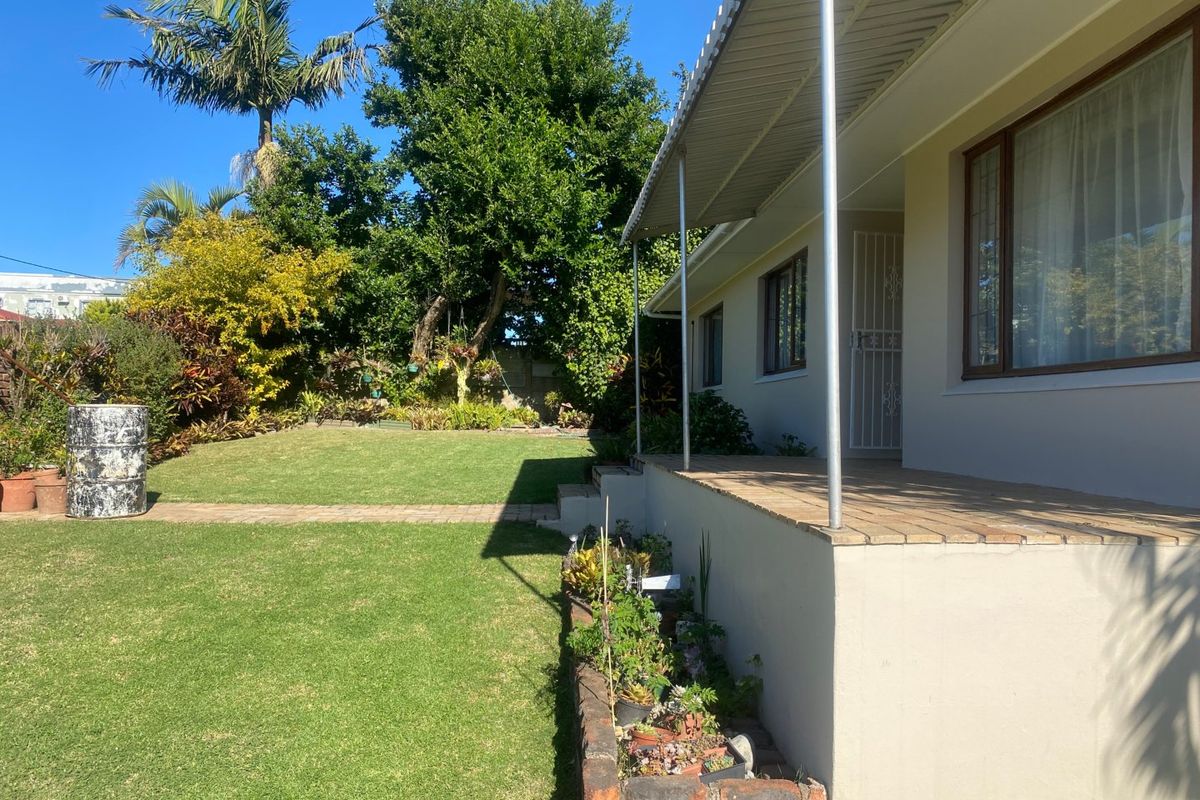 PPRA Registered Shared Mandate "Stunner in Saxilby, with Sparkling Pool" - Photo 2