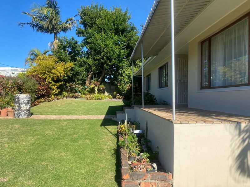 PPRA Registered Shared Mandate "Stunner in Saxilby, with Sparkling Pool" - Photo 2