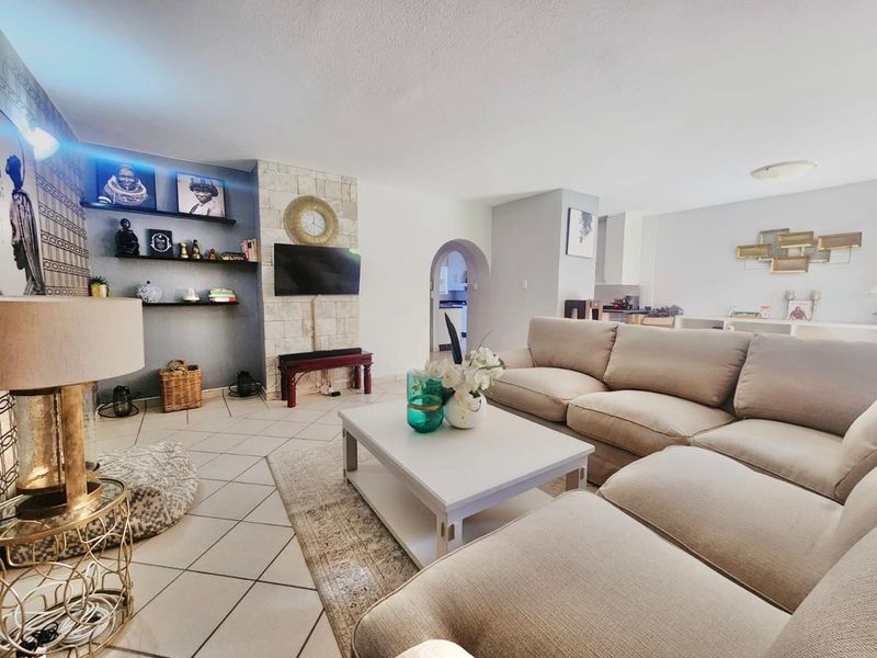 3 bedroom in secure complex  - Photo 4