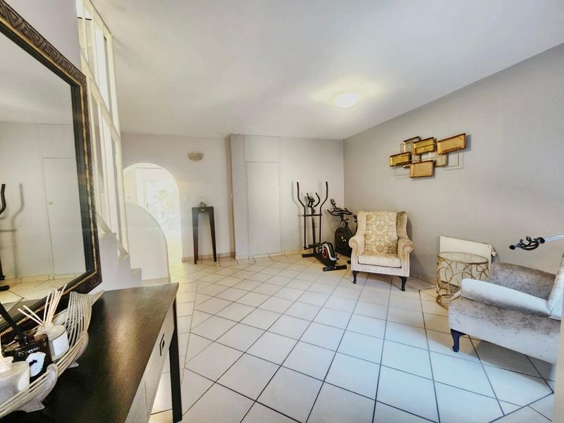 3 bedroom in secure complex  - Photo 2