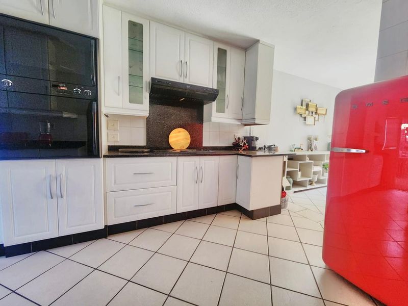 3 bedroom in secure complex  - Photo 10