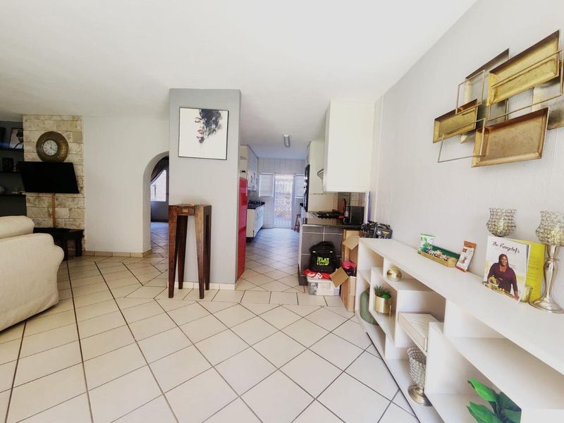 3 bedroom in secure complex  - Photo 8