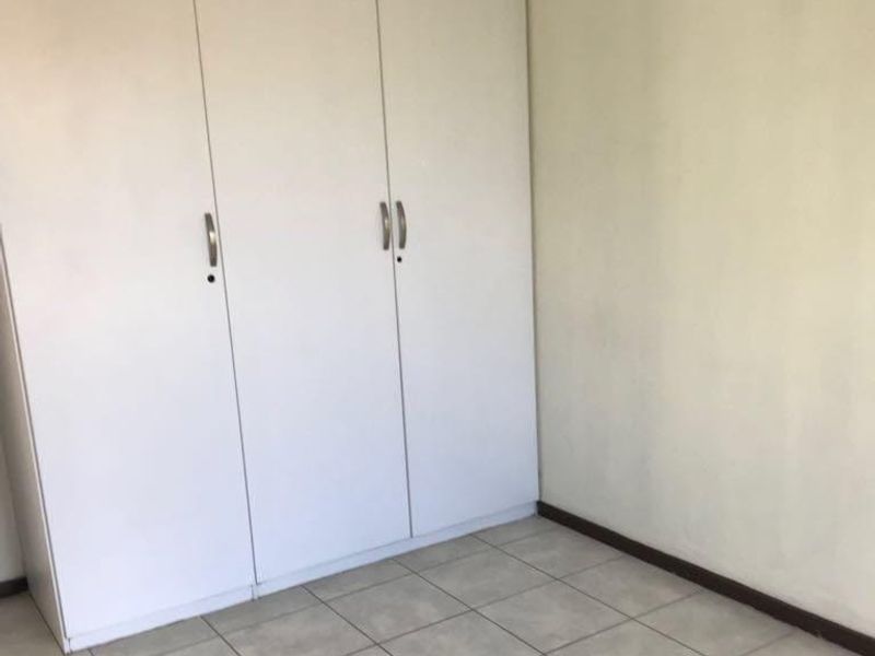 Bright Townhouse in Greenstone For Rental - Photo 3