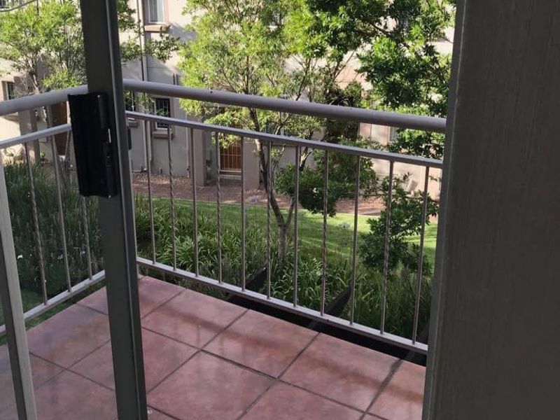 Bright Townhouse in Greenstone For Rental - Photo 4