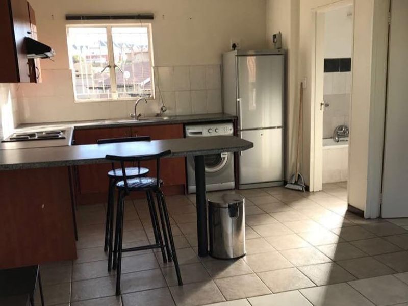 Bright Townhouse in Greenstone For Rental - Photo 2