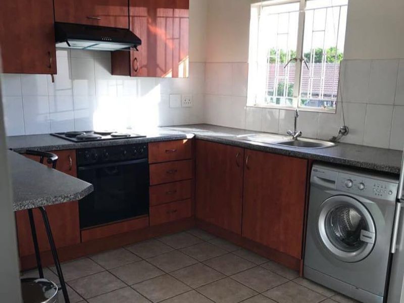 Bright Townhouse in Greenstone For Rental - Photo 7