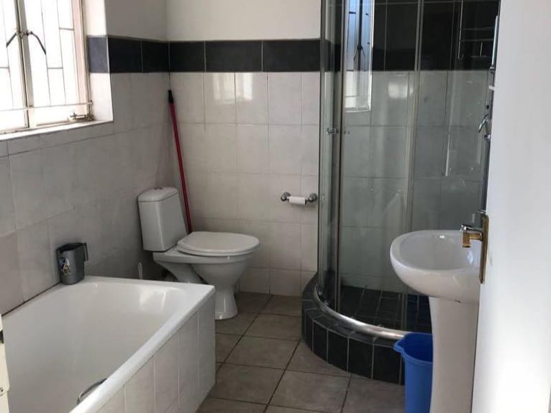 Bright Townhouse in Greenstone For Rental - Photo 6