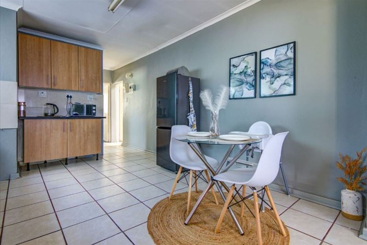 Charming Investment Opportunity – 4 Spacious Flats - Photo 2