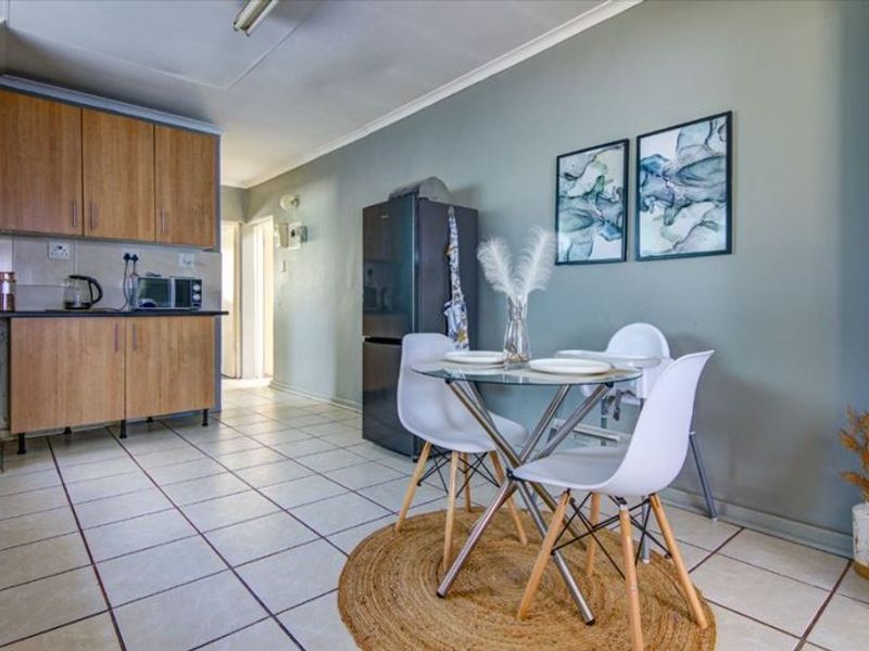 Charming Investment Opportunity – 4 Spacious Flats - Photo 2