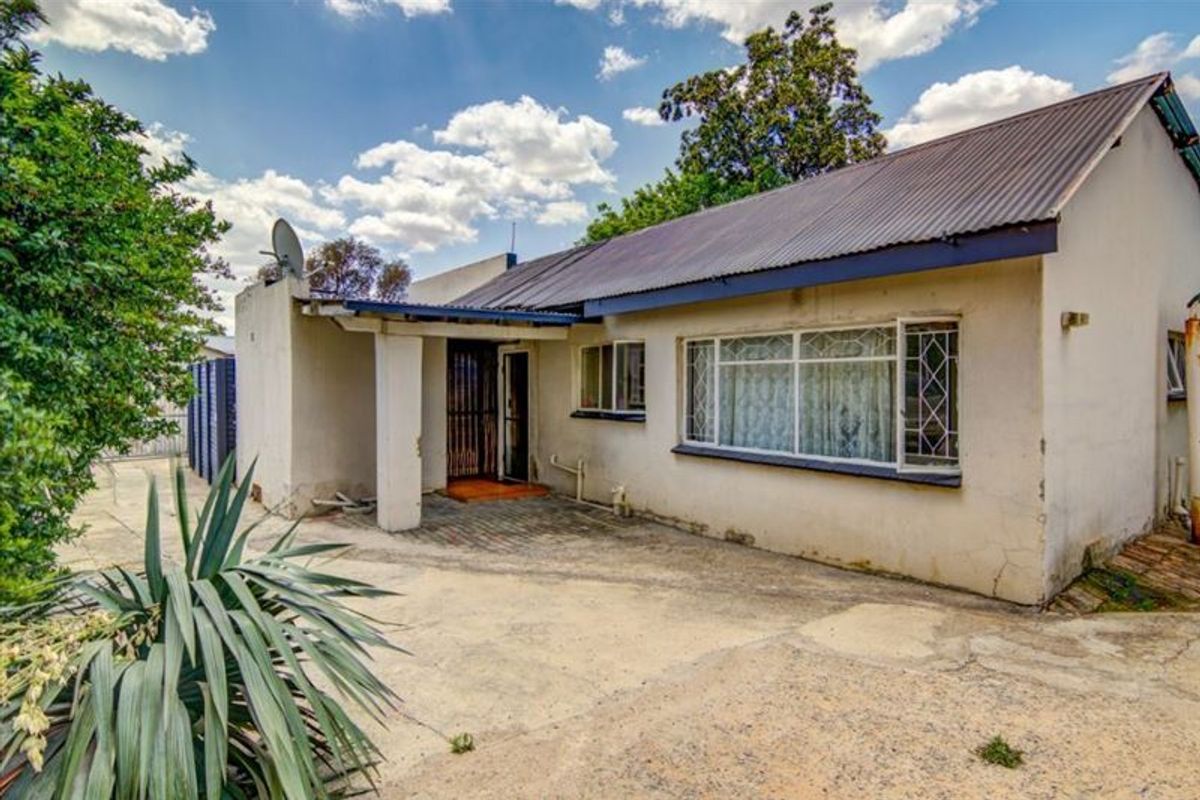 Charming Investment Opportunity – 4 Spacious Flats - Photo 3