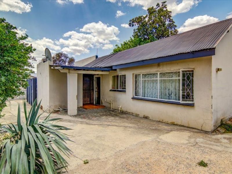 Charming Investment Opportunity – 4 Spacious Flats - Photo 3