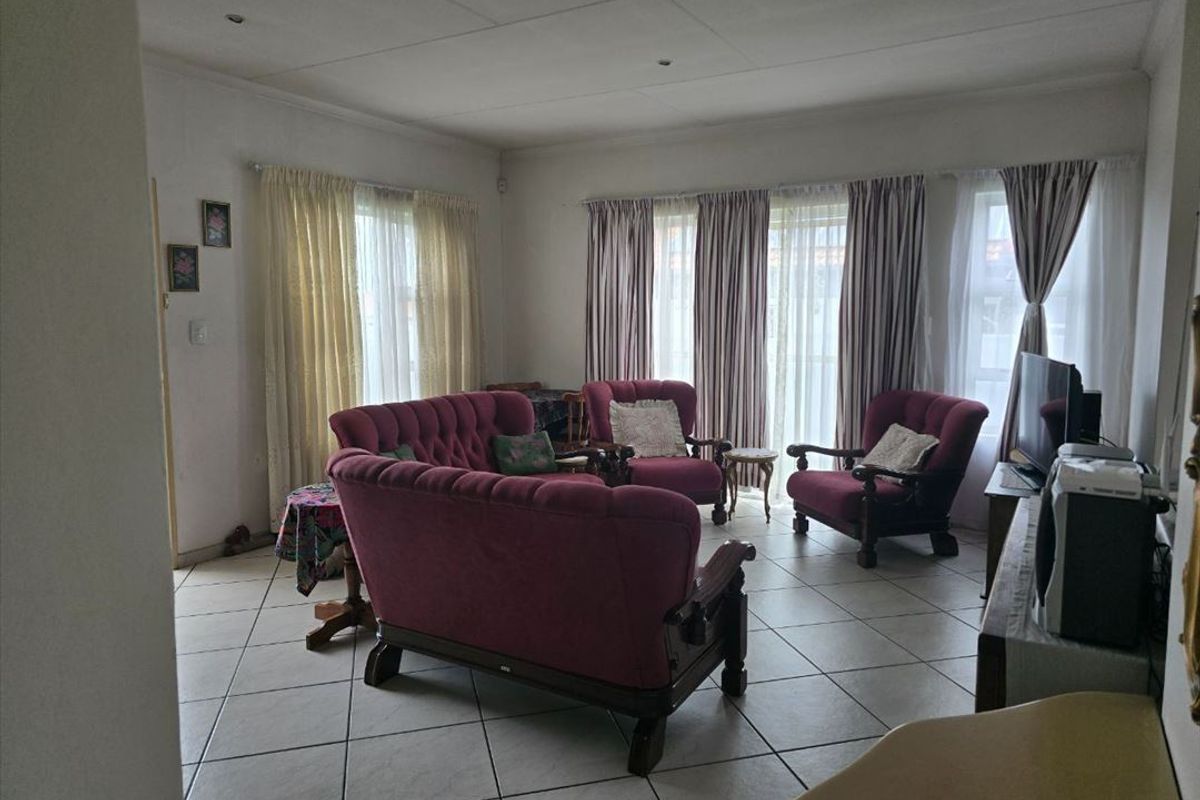 Comfortable Two-Bedroom Home with Double Carport - Photo 2