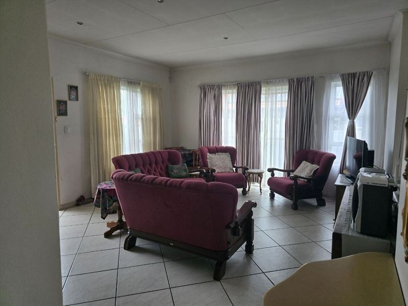 Comfortable Two-Bedroom Home with Double Carport - Photo 2