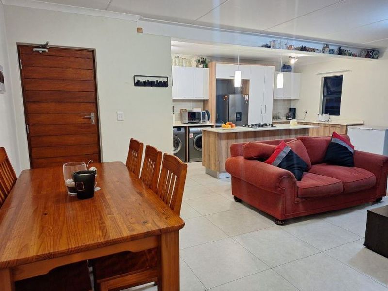 Modern 3-Bedroom Ground Floor Apartment in Fish Eagle View, Modderfontein! - Photo 3