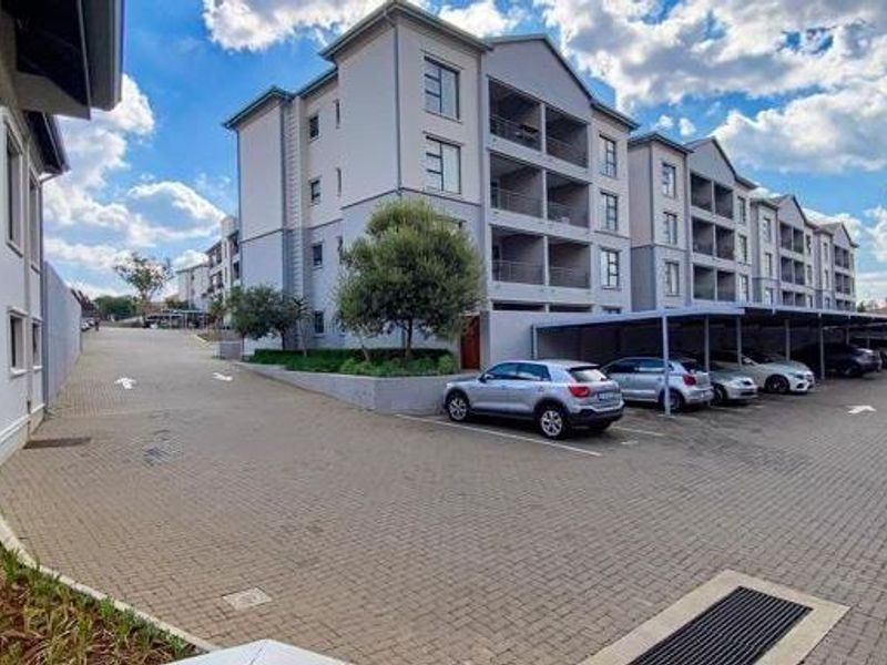 Modern 3-Bedroom Ground Floor Apartment in Fish Eagle View, Modderfontein! - Photo 2