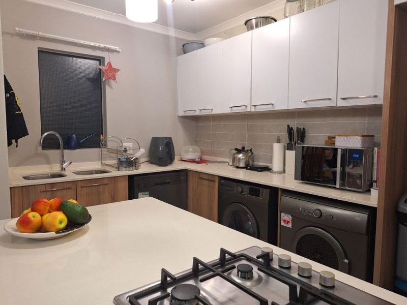 Modern 3-Bedroom Ground Floor Apartment in Fish Eagle View, Modderfontein! - Photo 10