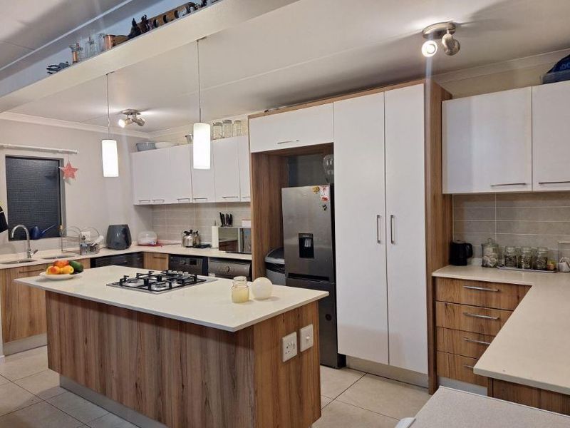 Modern 3-Bedroom Ground Floor Apartment in Fish Eagle View, Modderfontein! - Photo 9