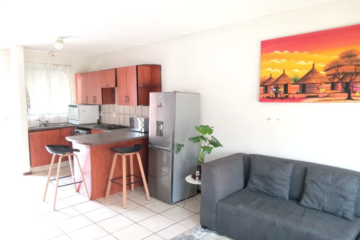2 Bedroom 1 Bathroom Apartment  - Photo 4