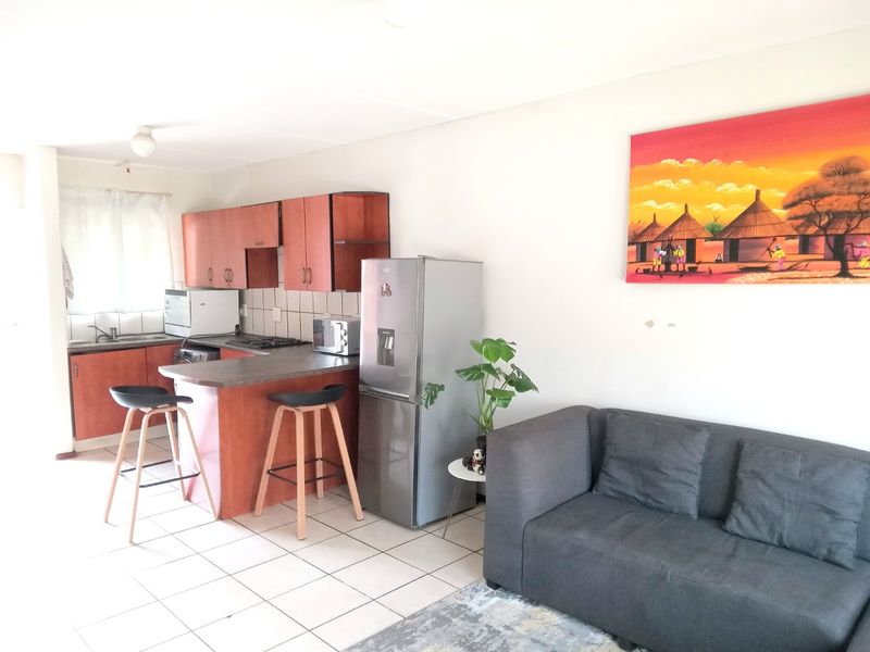 2 Bedroom 1 Bathroom Apartment  - Photo 4