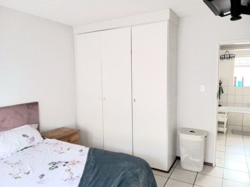 2 Bedroom 1 Bathroom Apartment  - Photo 8