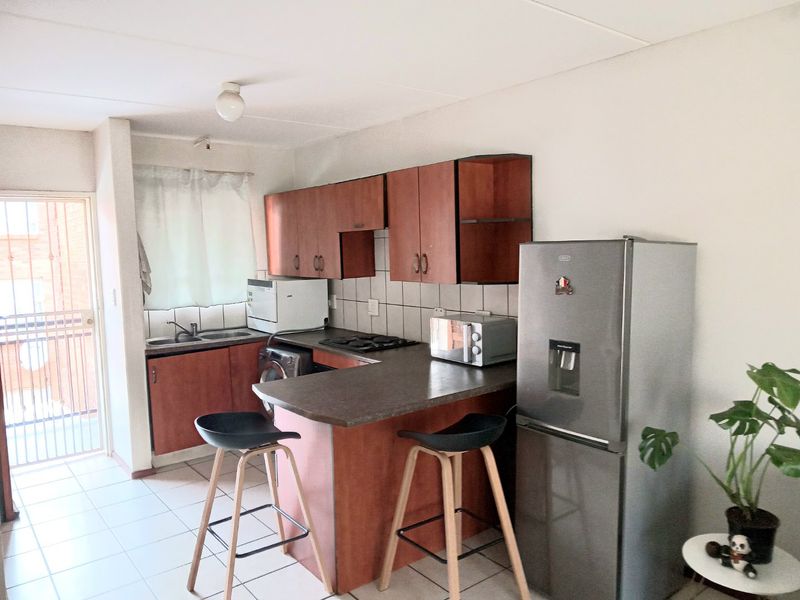 2 Bedroom 1 Bathroom Apartment  - Photo 6