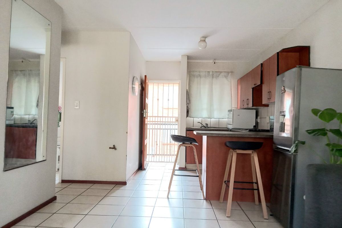 2 Bedroom 1 Bathroom Apartment  - Photo 5