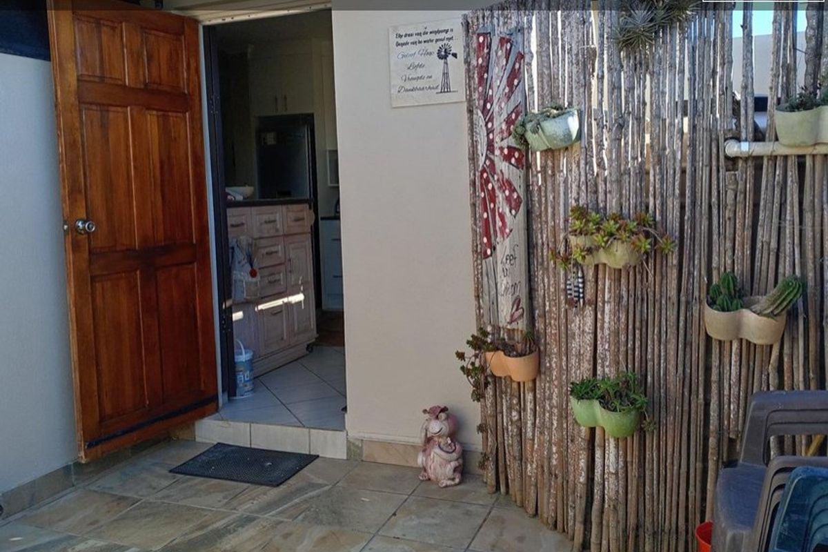 Kidds Beach Umlele Heights Just Move In and Enjoy! Immaculate Home in Secure Estate – Shared Mandate - Photo 3