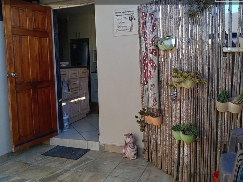 Kidds Beach Umlele Heights Just Move In and Enjoy! Immaculate Home in Secure Estate – Shared Mandate - Photo 3