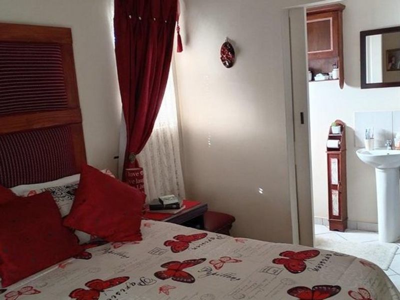 Kidds Beach Umlele Heights Just Move In and Enjoy! Immaculate Home in Secure Estate – Shared Mandate - Photo 10