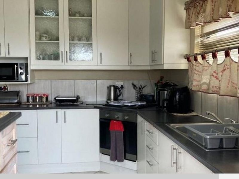 Kidds Beach Umlele Heights Just Move In and Enjoy! Immaculate Home in Secure Estate – Shared Mandate - Photo 7