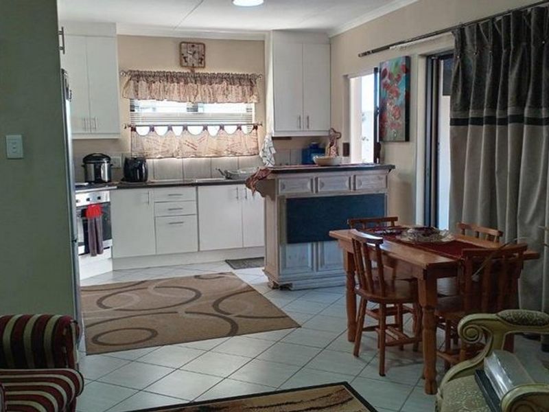 Kidds Beach Umlele Heights Just Move In and Enjoy! Immaculate Home in Secure Estate – Shared Mandate - Photo 6