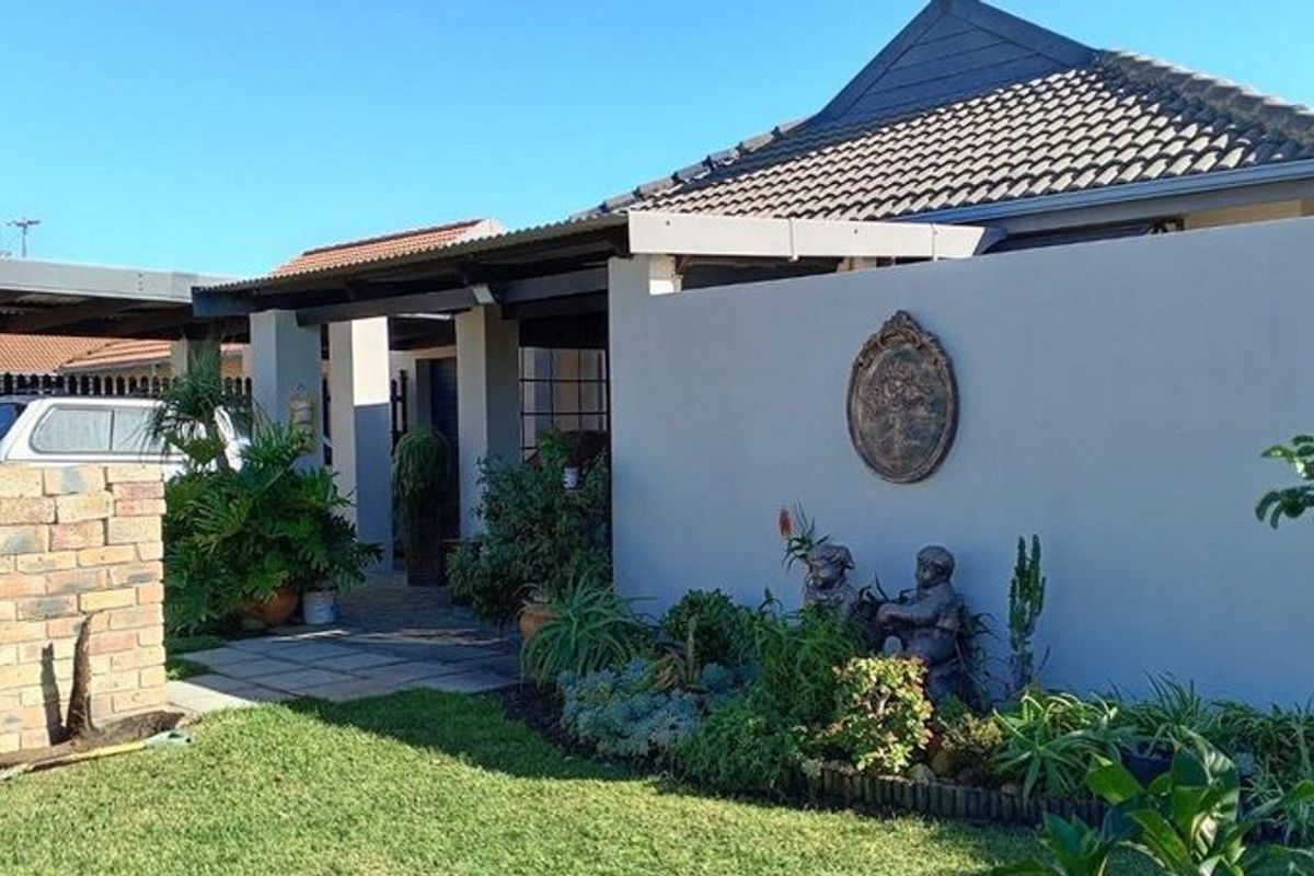 Kidds Beach Umlele Heights Just Move In and Enjoy! Immaculate Home in Secure Estate – Shared Mandate - Photo 4