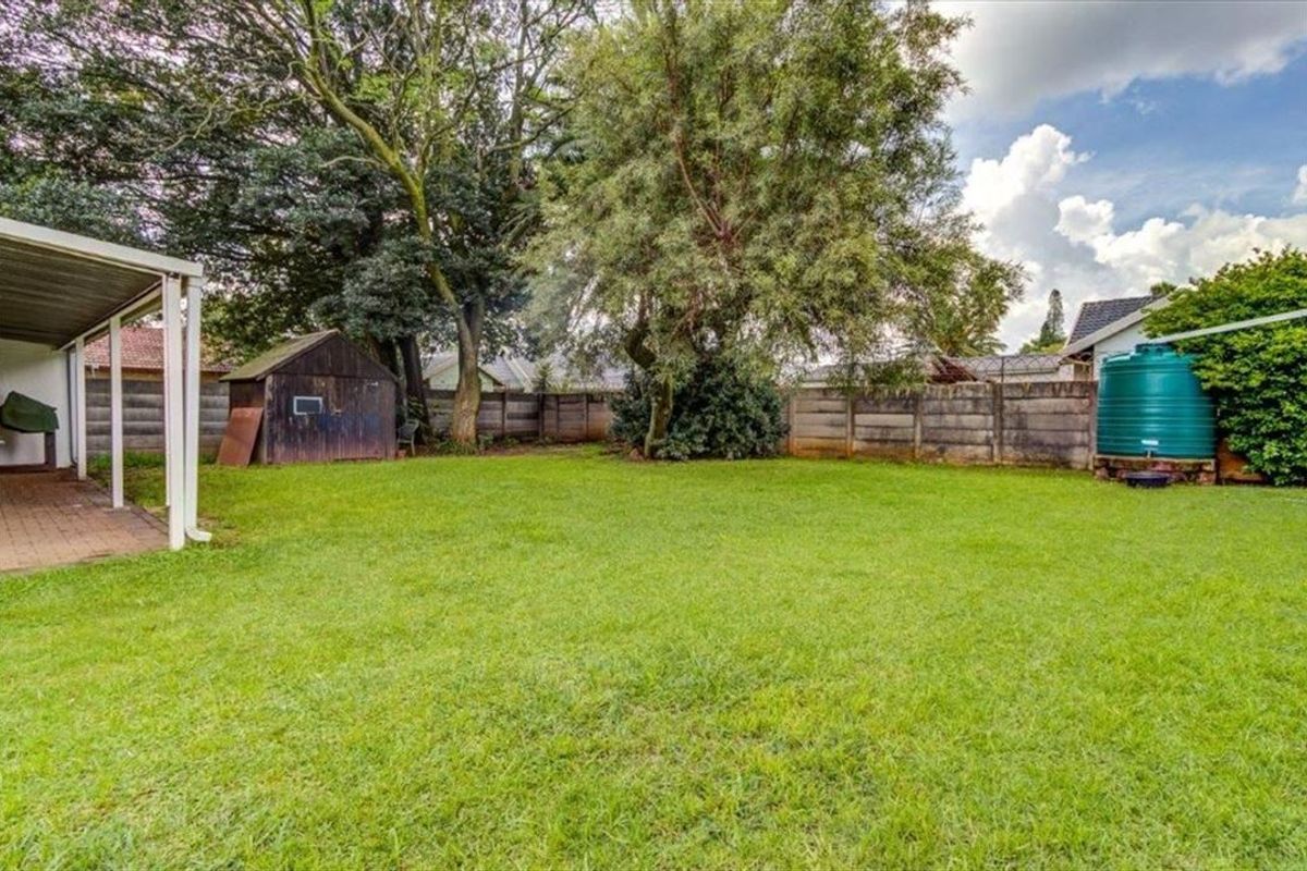 Cozy 3-Bedroom Home with En-Suite and Garage - Photo 3