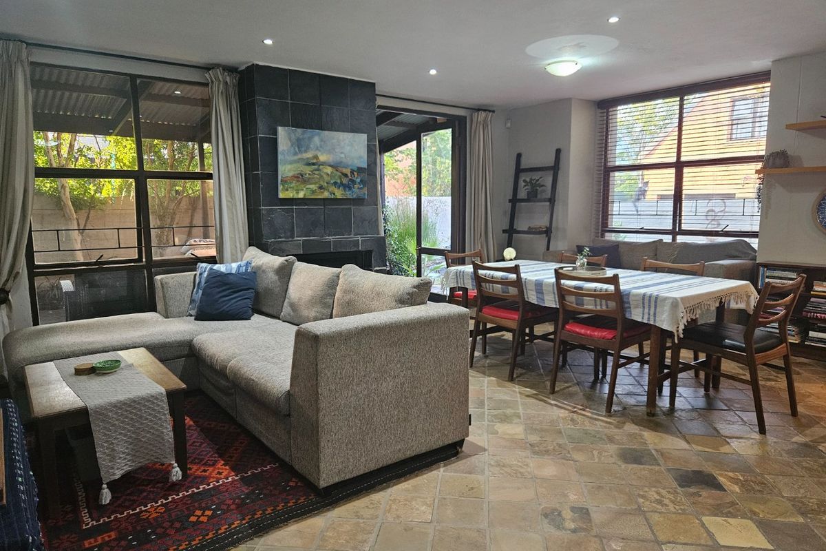 Freestanding French-Inspired three-Bedroom Home in Exclusive Rustic Estate!!! - Photo 3