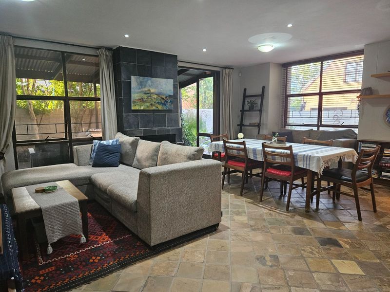 Freestanding French-Inspired three-Bedroom Home in Exclusive Rustic Estate!!! - Photo 3