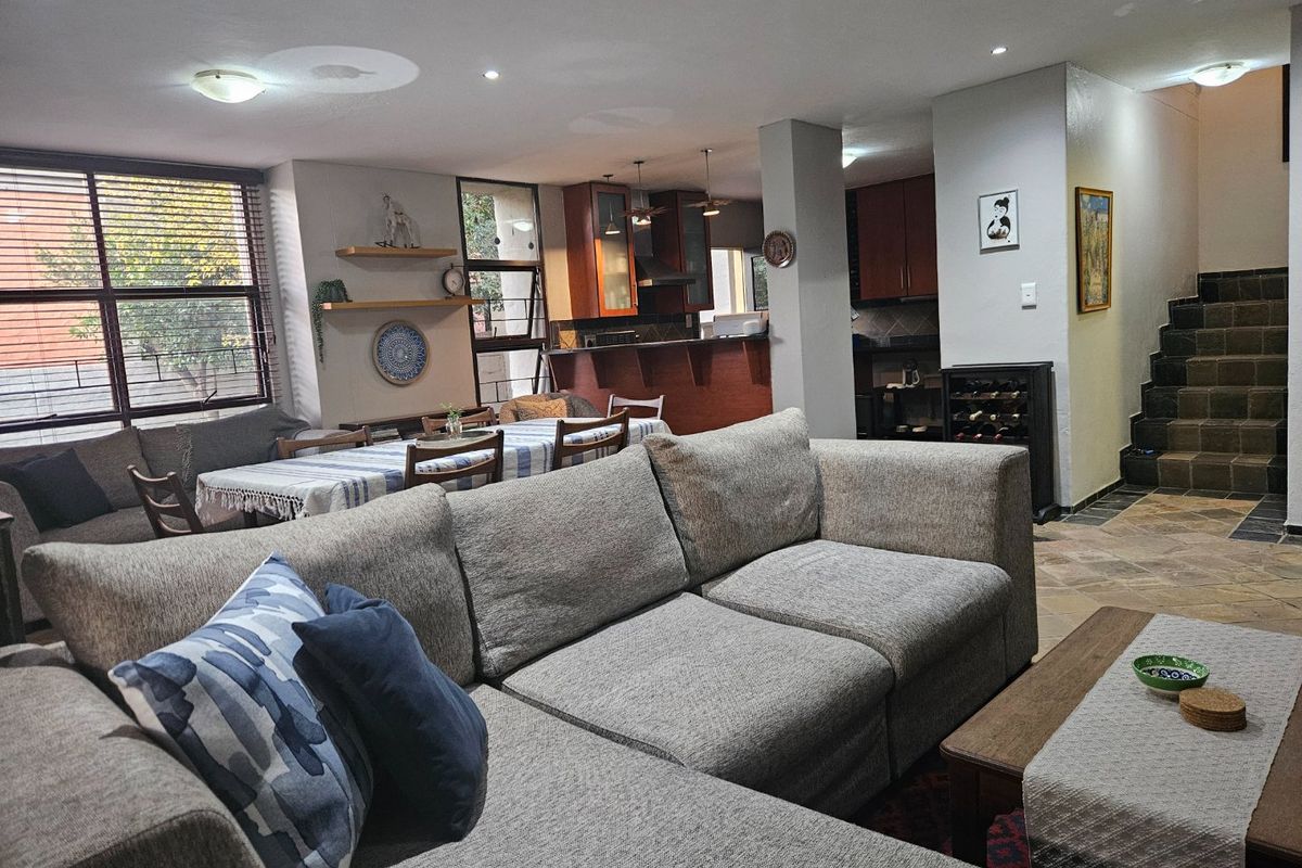 Freestanding French-Inspired three-Bedroom Home in Exclusive Rustic Estate!!! - Photo 4