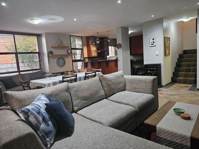 Freestanding French-Inspired three-Bedroom Home in Exclusive Rustic Estate!!! - Photo 4