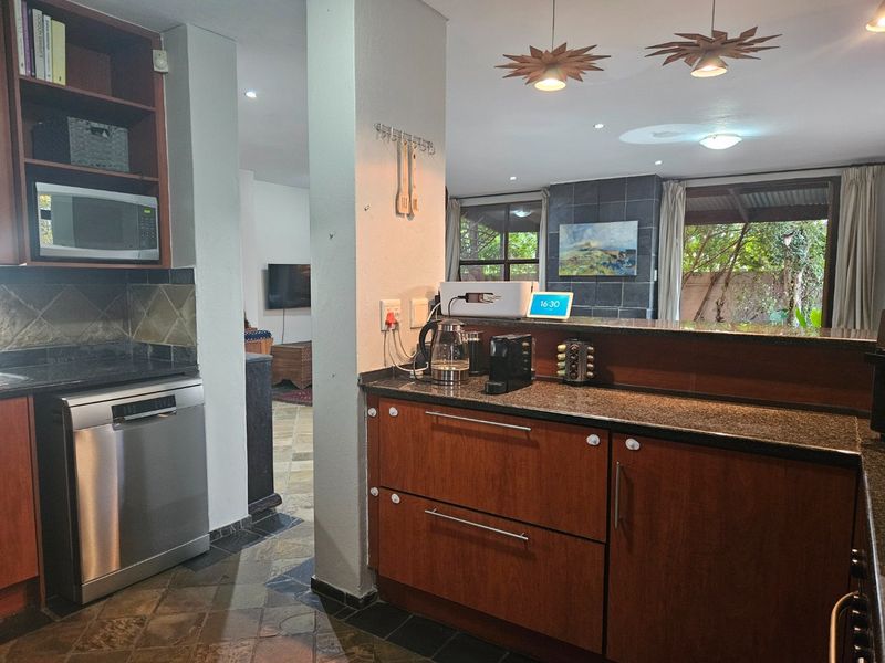 Freestanding French-Inspired three-Bedroom Home in Exclusive Rustic Estate!!! - Photo 7