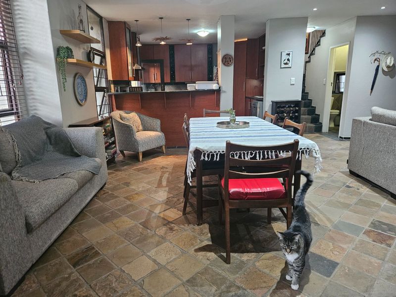 Freestanding French-Inspired three-Bedroom Home in Exclusive Rustic Estate!!! - Photo 8