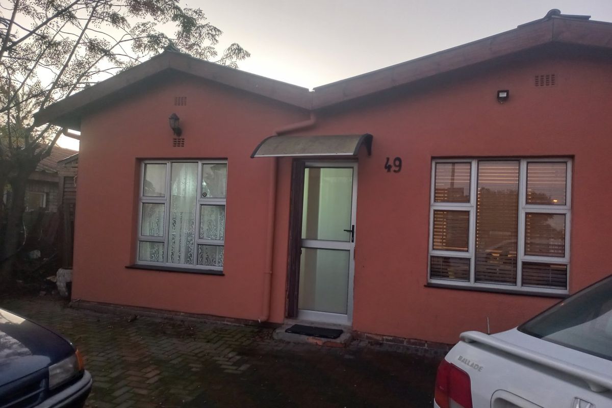 4 bedroom family home with pool, close to public transport - Photo 2