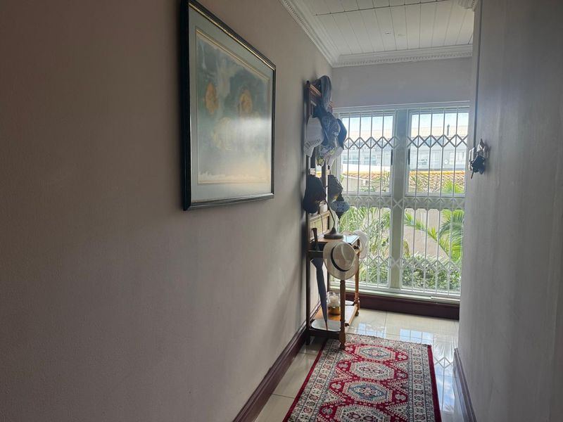 Beachfront Bliss – Modern 3-Bedroom Apartment - Photo 3