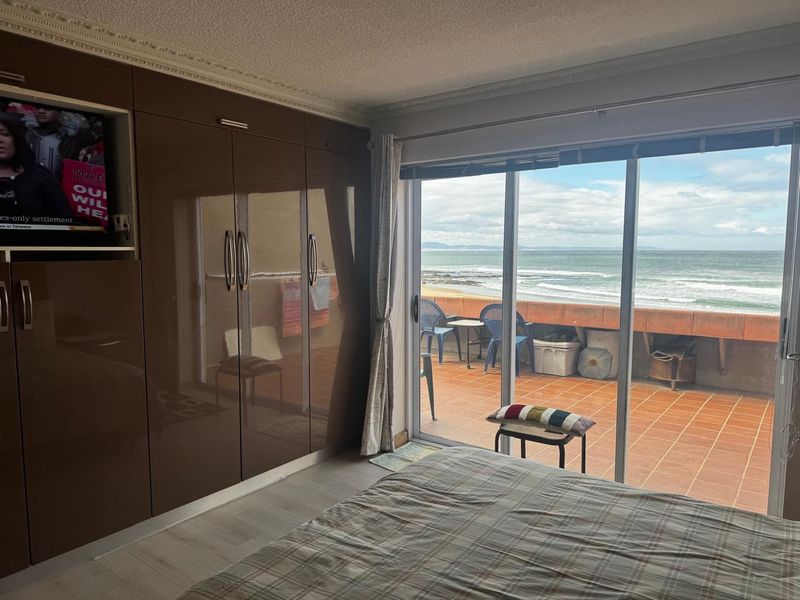 Beachfront Bliss – Modern 3-Bedroom Apartment - Photo 8