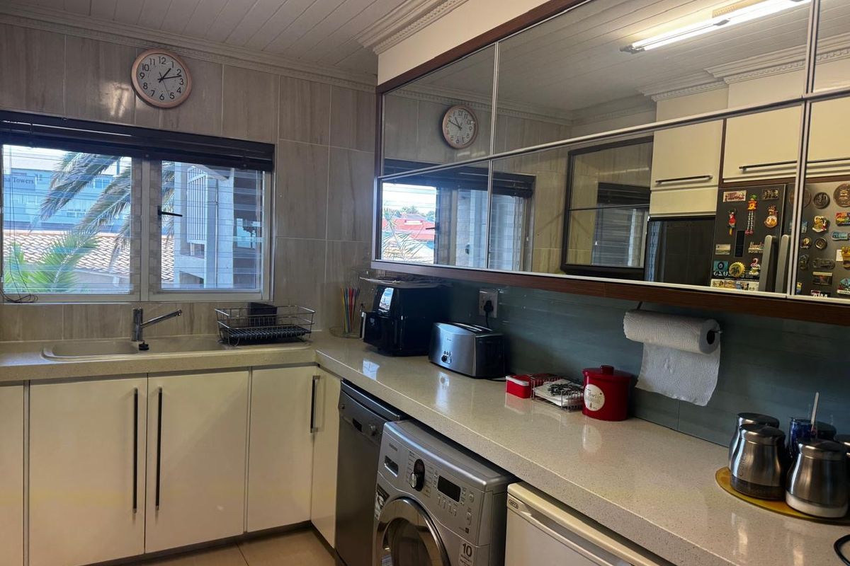 Beachfront Bliss – Modern 3-Bedroom Apartment - Photo 4