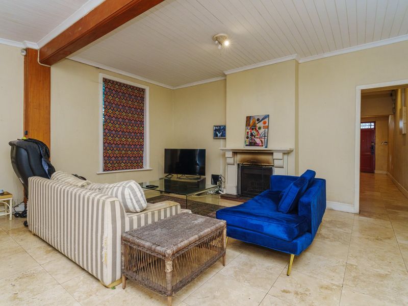 Charming Chelsea Cottage with North-Facing Garden on quiet lane - Photo 10