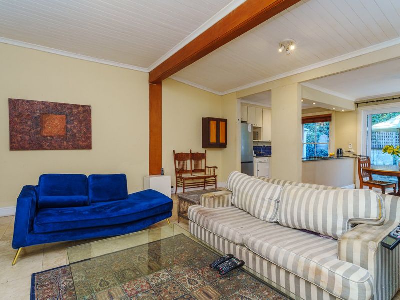 Charming Chelsea Cottage with North-Facing Garden on quiet lane - Photo 9